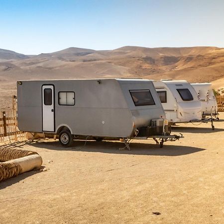 Kfar Hanokdim - Glamping & Camping Арад Екстериор снимка