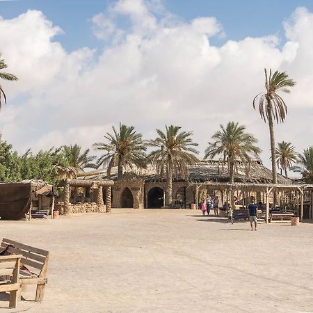 Kfar Hanokdim - Glamping & Camping Арад Екстериор снимка