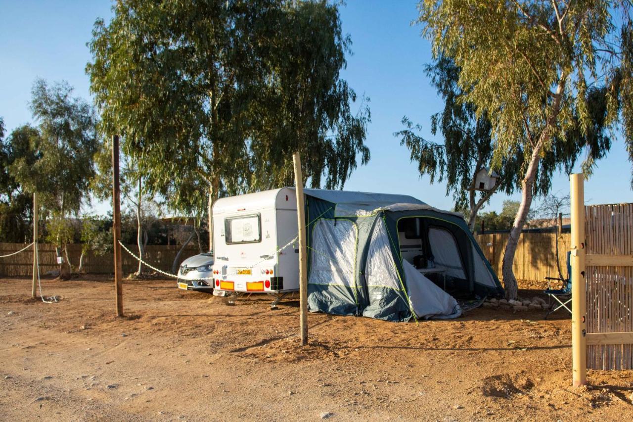 Kfar Hanokdim - Glamping & Camping Арад Екстериор снимка