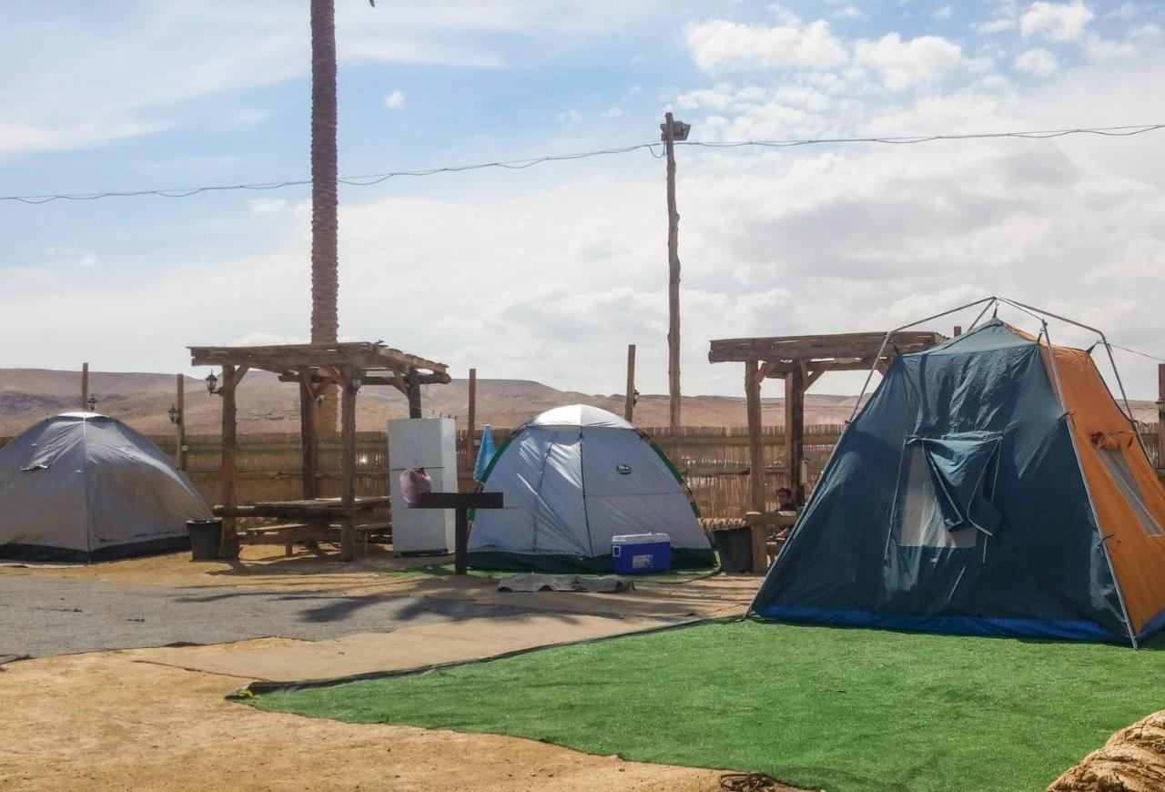 Kfar Hanokdim - Glamping & Camping Арад Екстериор снимка