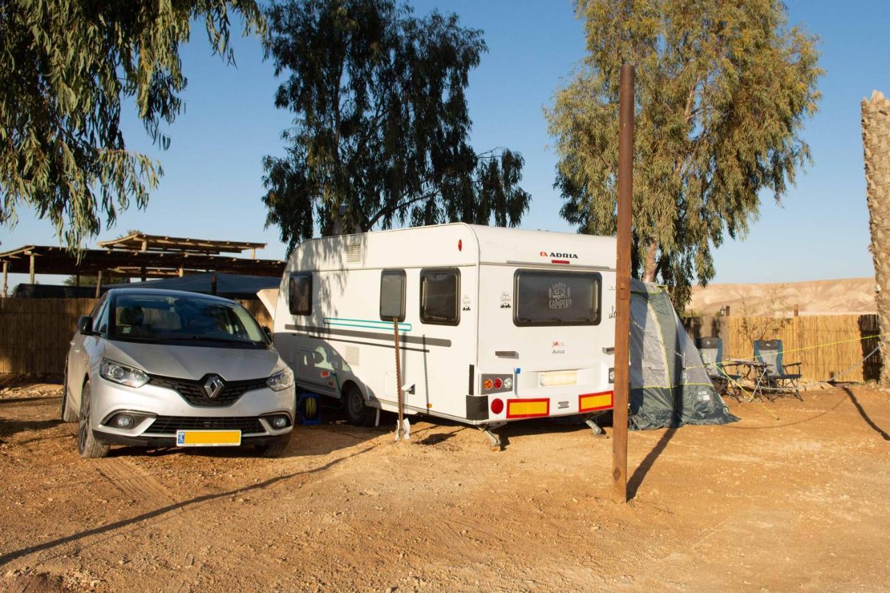 Kfar Hanokdim - Glamping & Camping Арад Екстериор снимка