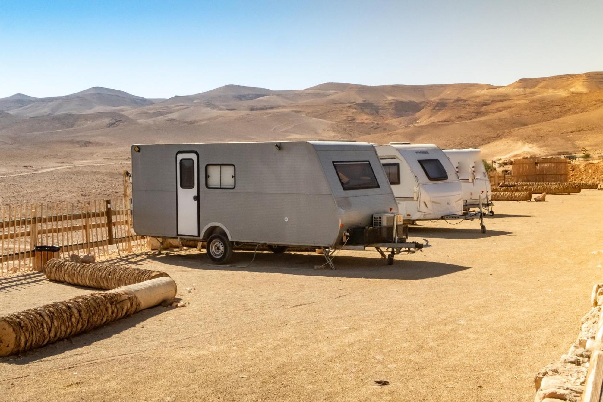 Kfar Hanokdim - Glamping & Camping Арад Екстериор снимка