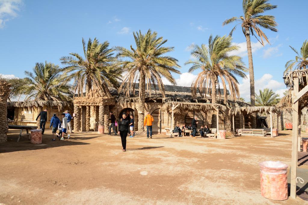 Kfar Hanokdim - Glamping & Camping Арад Екстериор снимка