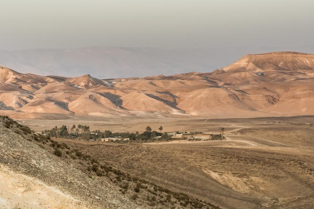 Kfar Hanokdim - Glamping & Camping Арад Екстериор снимка